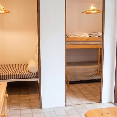 Hébergement de vacances Confortable à Avec Piscine Partagée Escaro